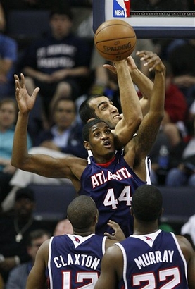 雄鹿凭借默 雄鹿凭借默