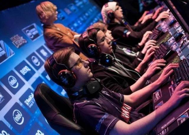 待下一个激 待下一个激